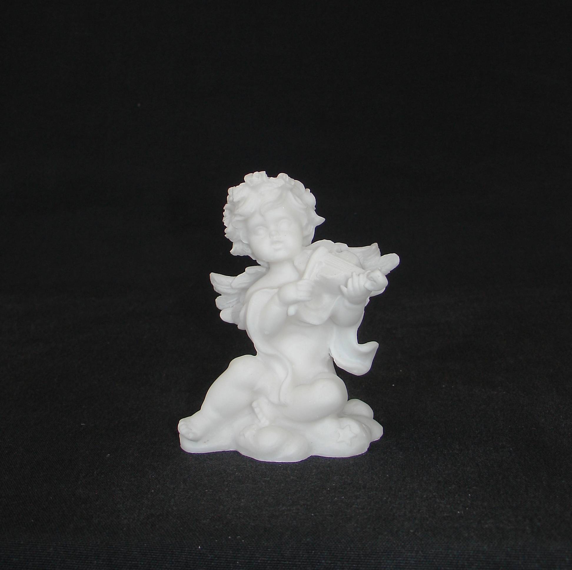 Angel playing violin statue — image 2