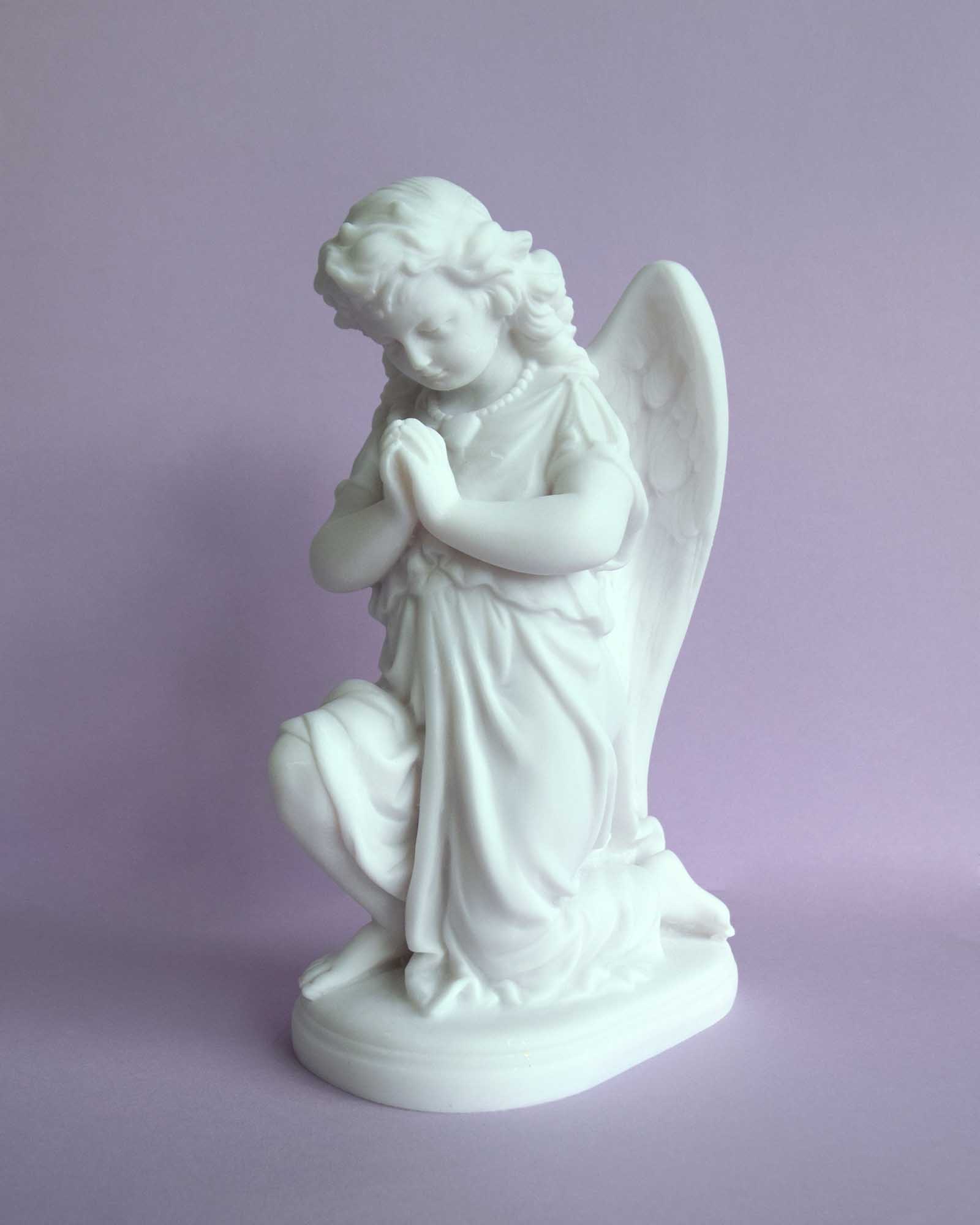 Angel praying on its knee — image 2