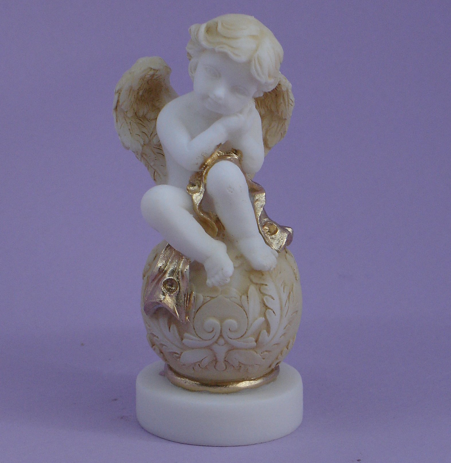 Angel sitting on a sphere statue type 2