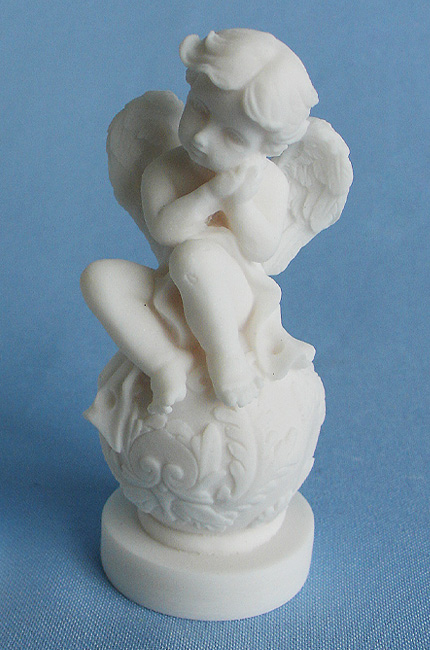 Angel sitting on a sphere statue type 2 — image 2