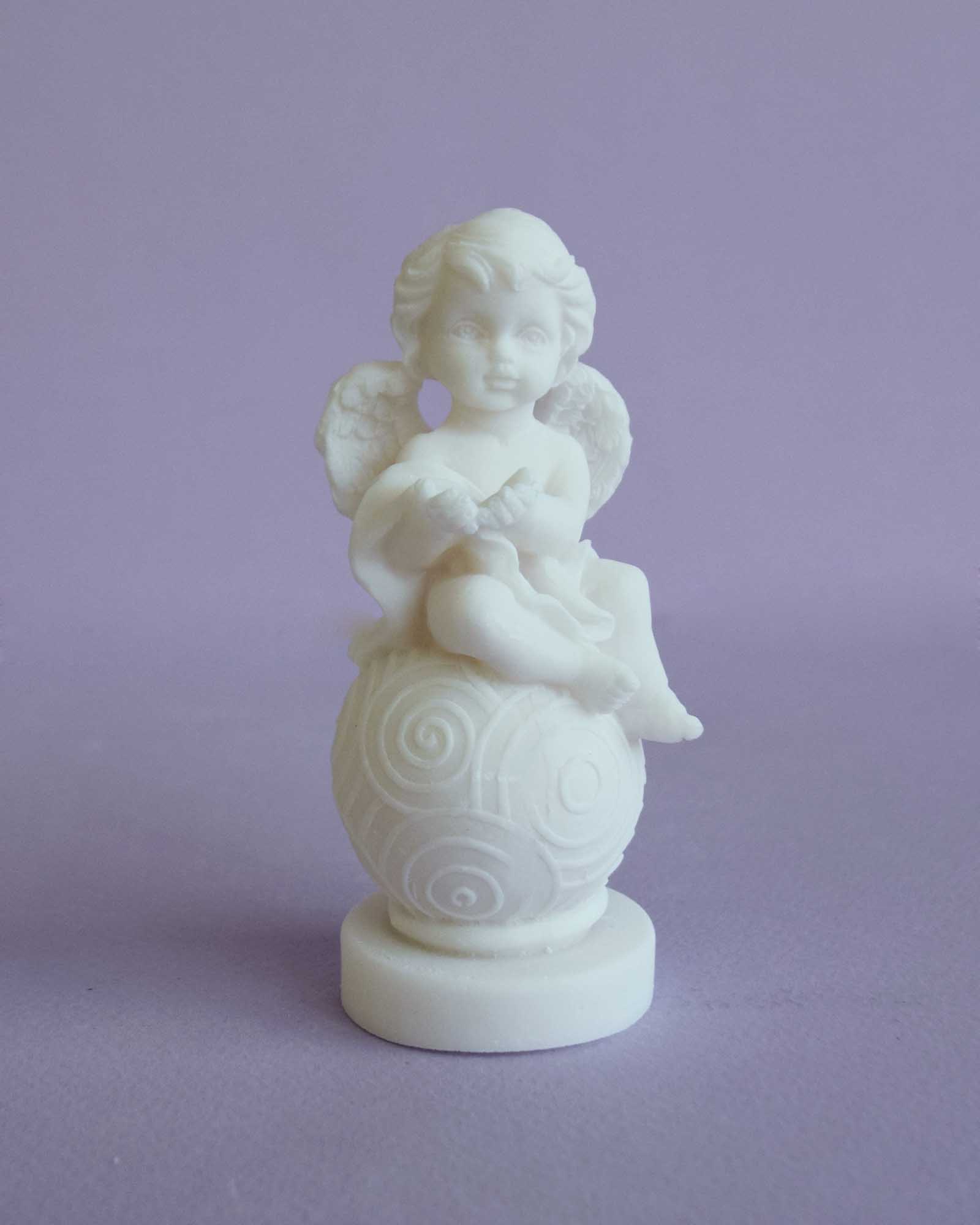 Angel sitting on a sphere statue type 4 — image 2