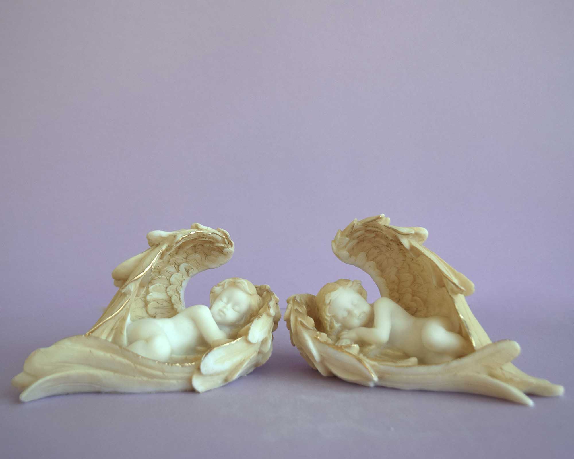 Angel sleeping left view statue — image 3