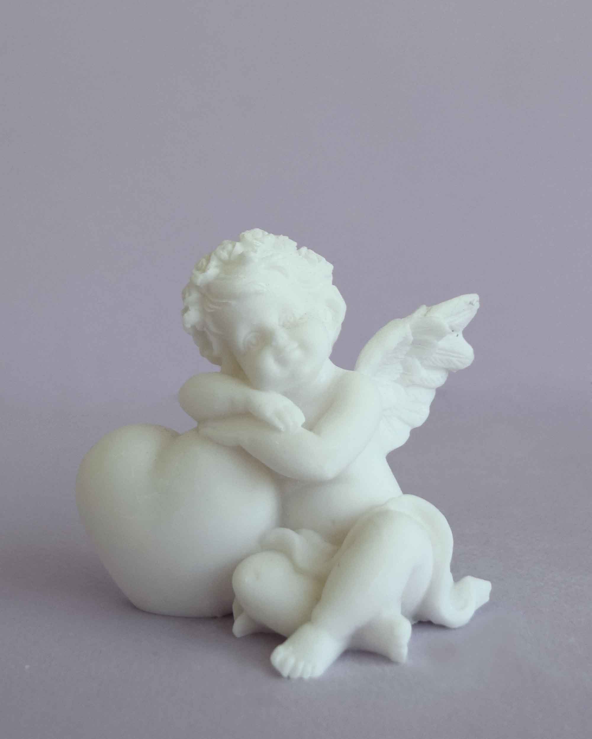Angel with a heart left view statue — image 2