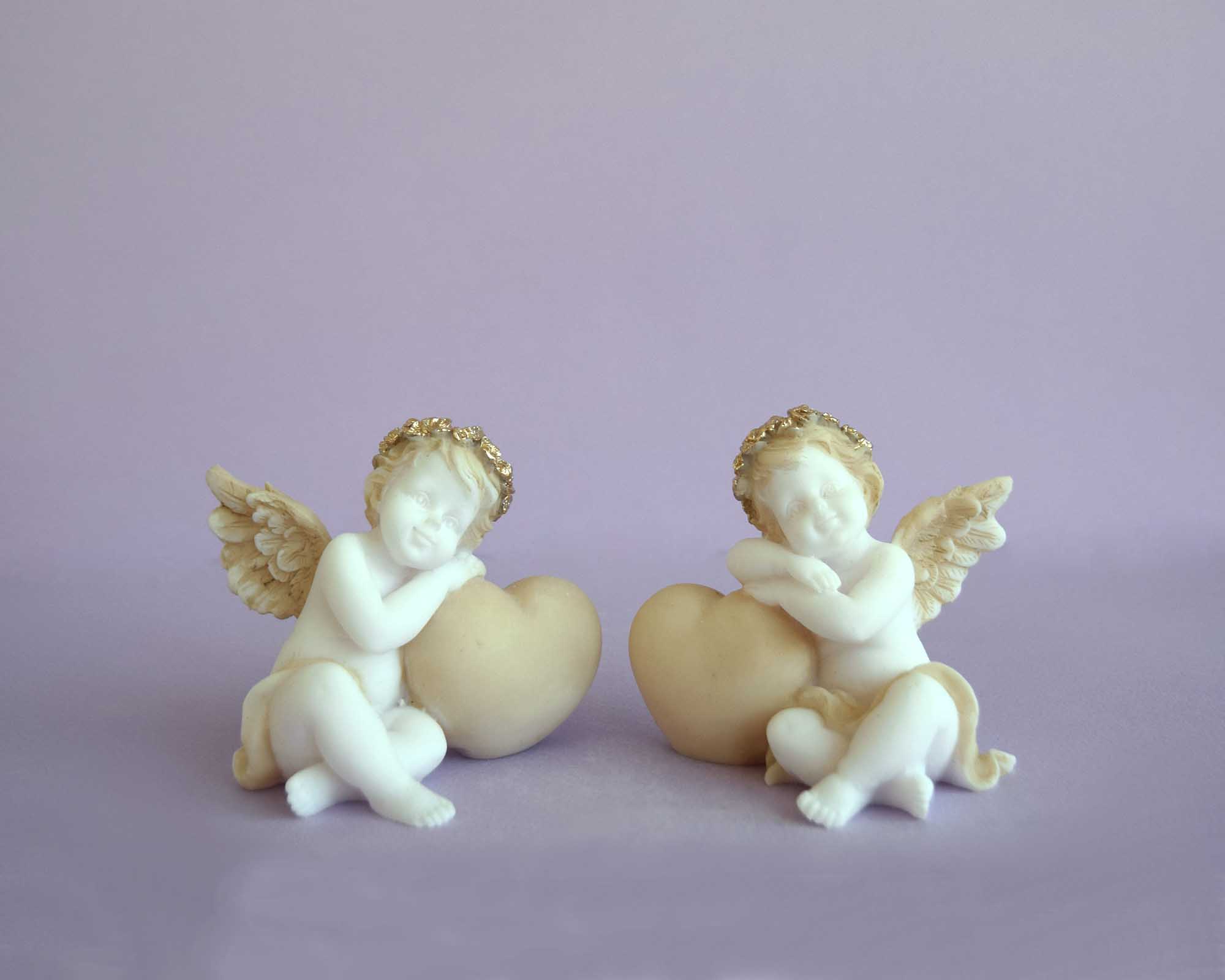 Angel with a heart right view statue — image 3
