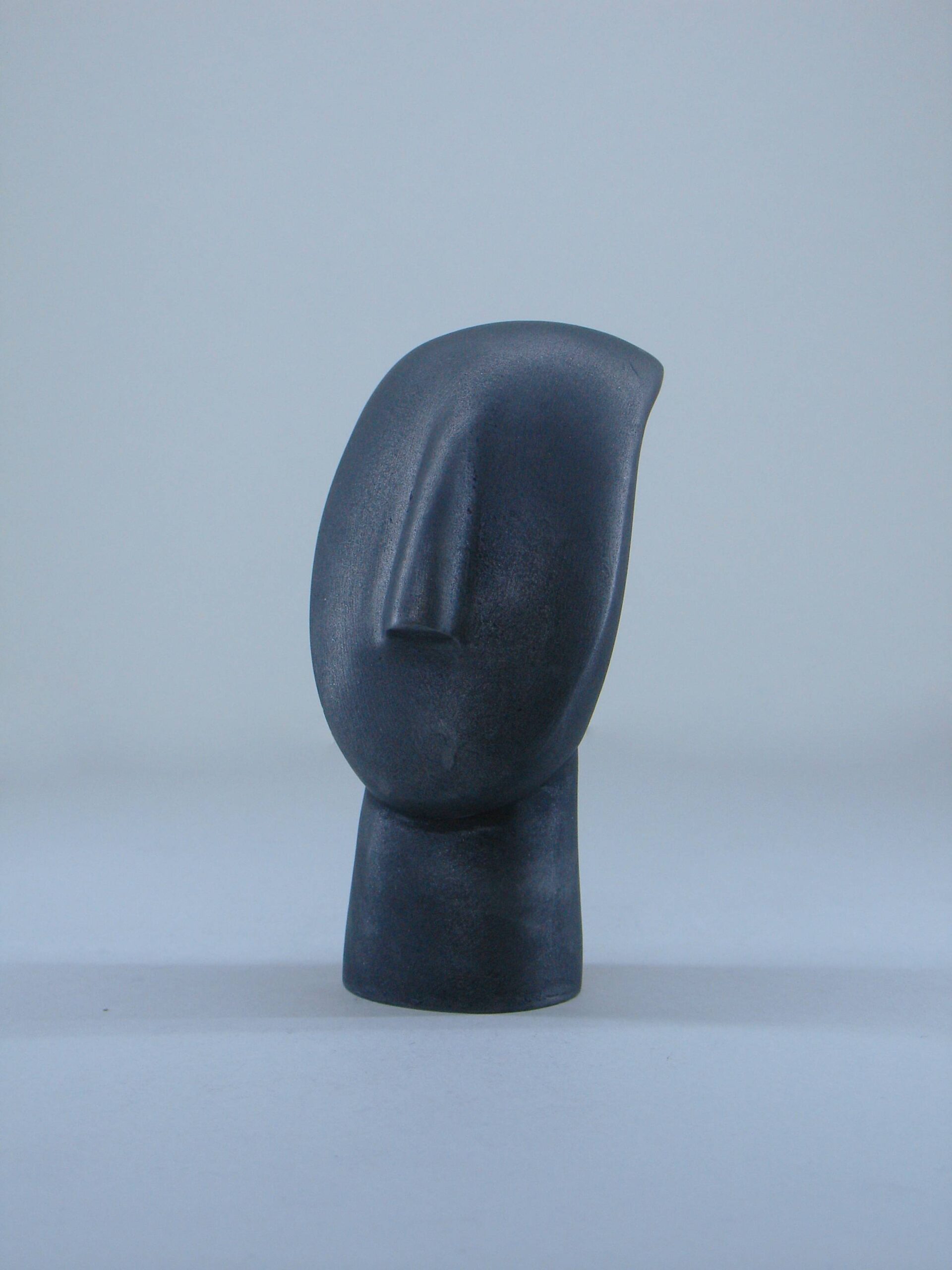 Cycladic face type 2 statue — image 2