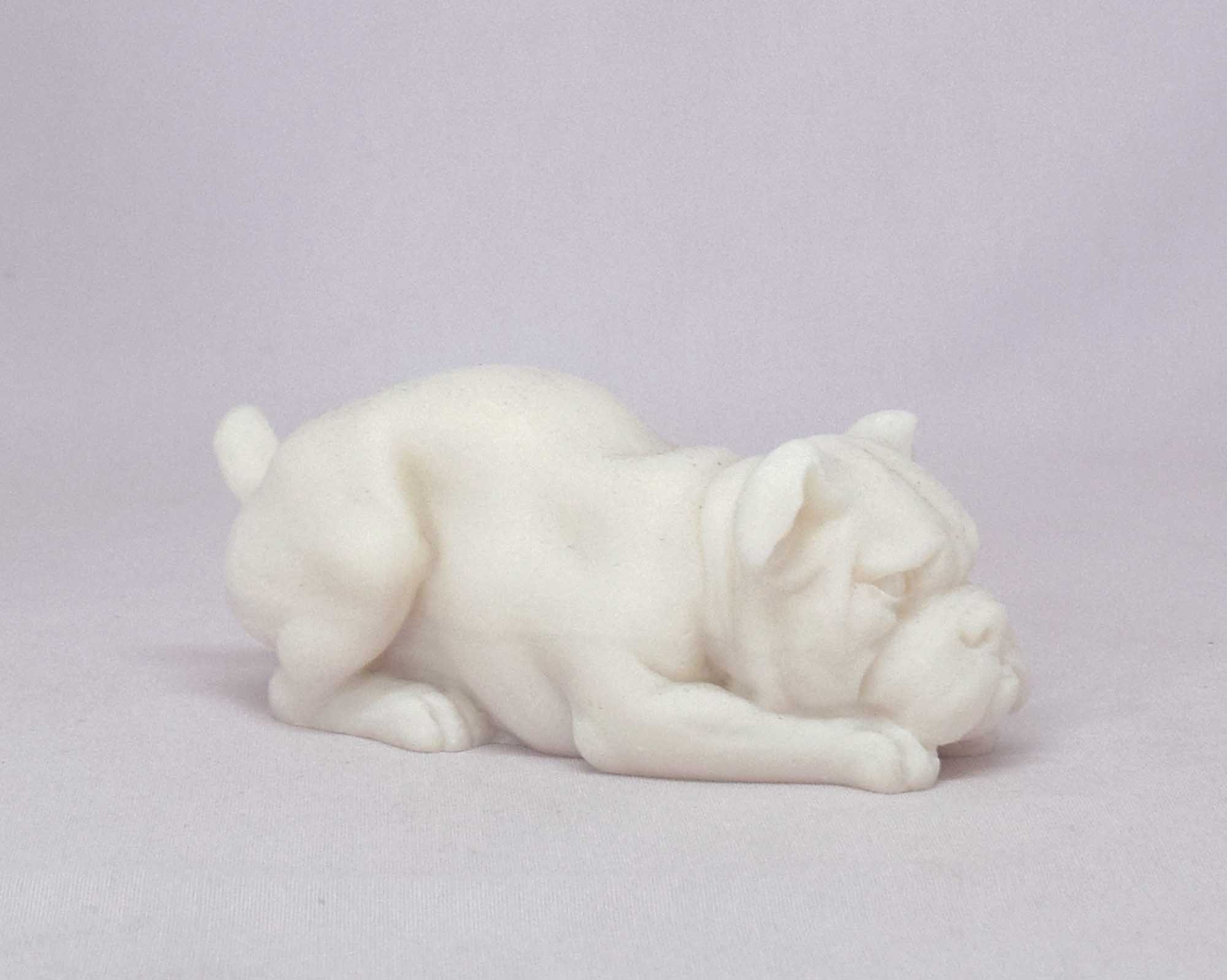 Dog sitting down on the floor statue — image 2