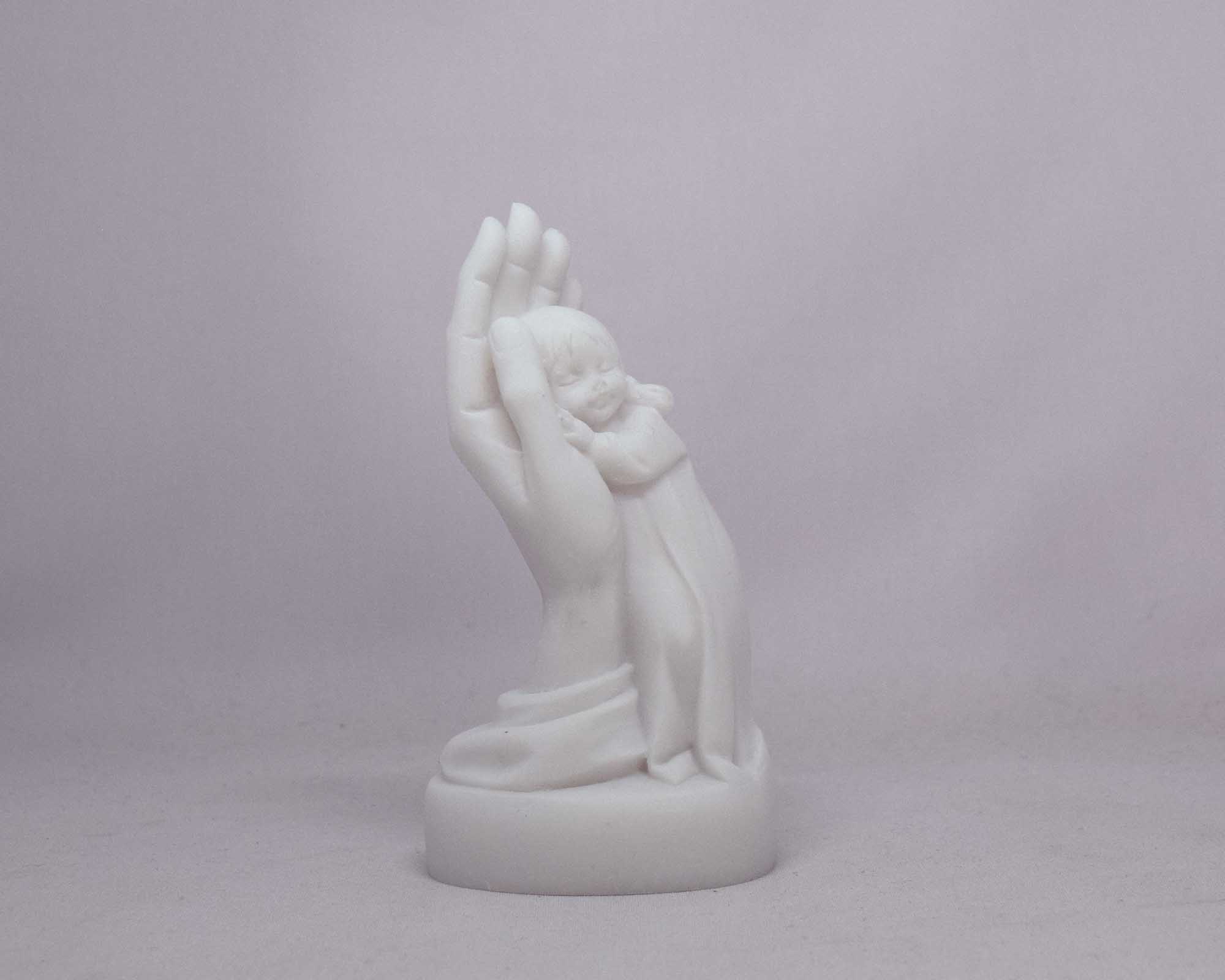 Girl in hand statue — image 2