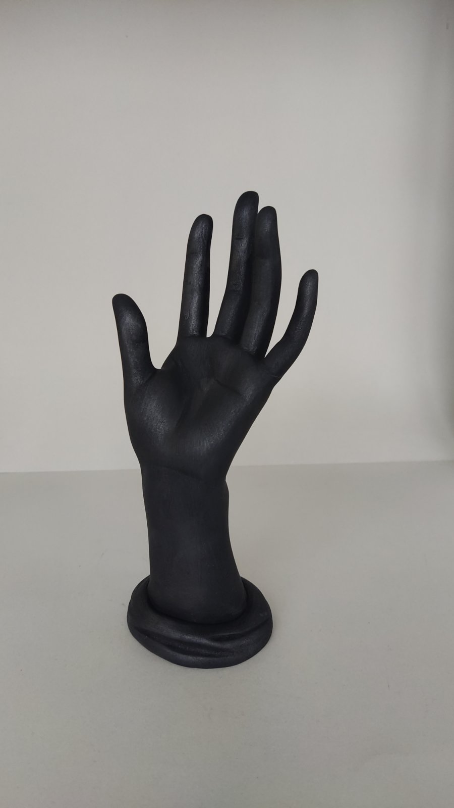 Hand – ring holder statue — image 2
