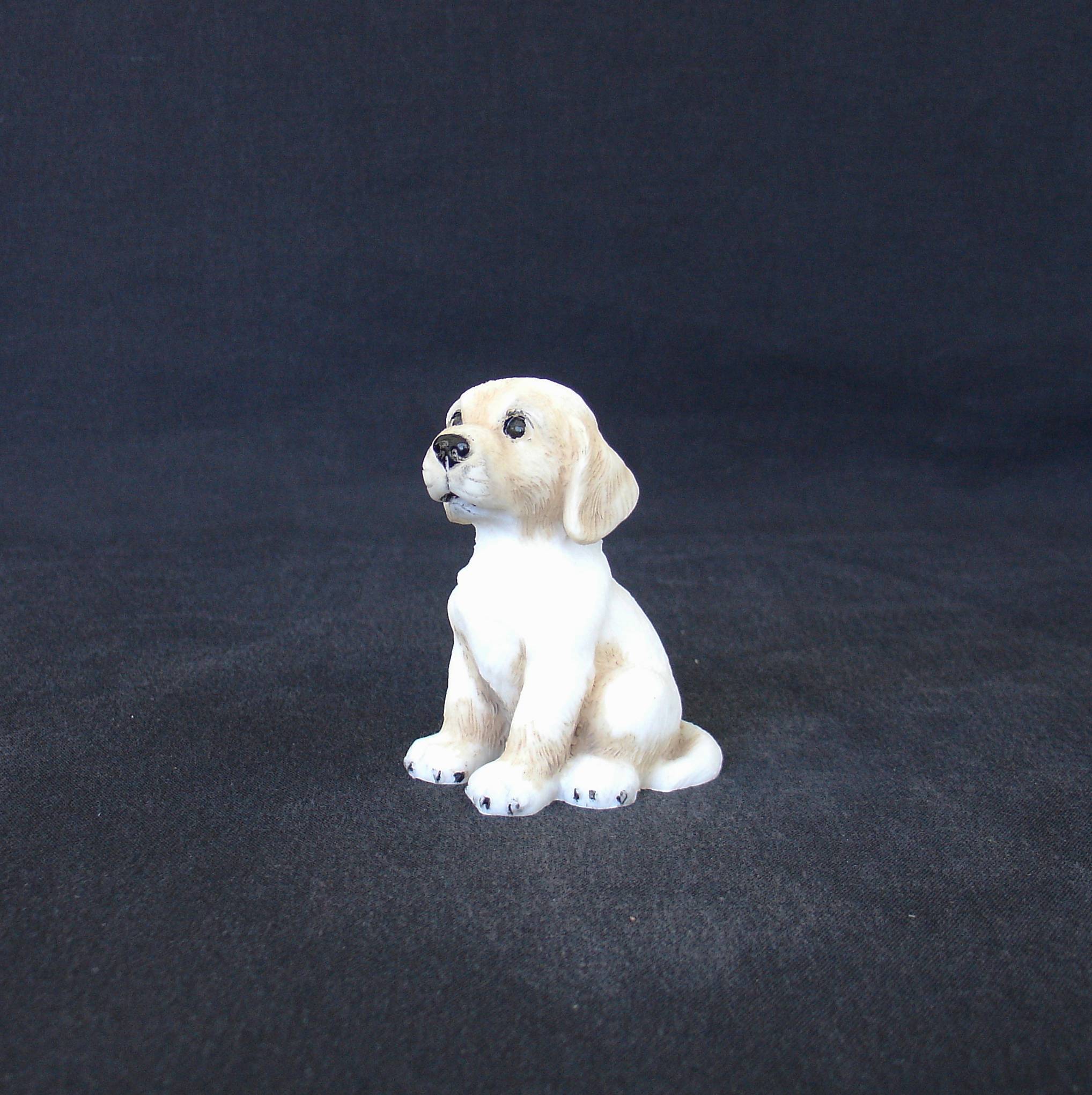 Labrador pet dog statue sitting on the floor