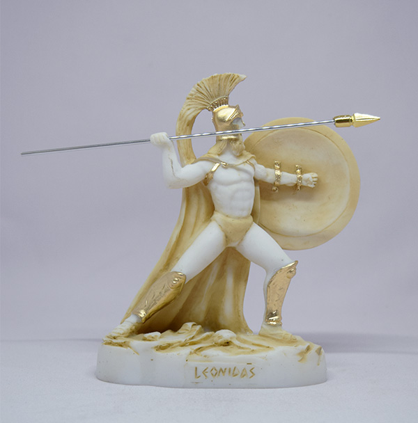 Leonidas statue ready to throw his spear — image 2