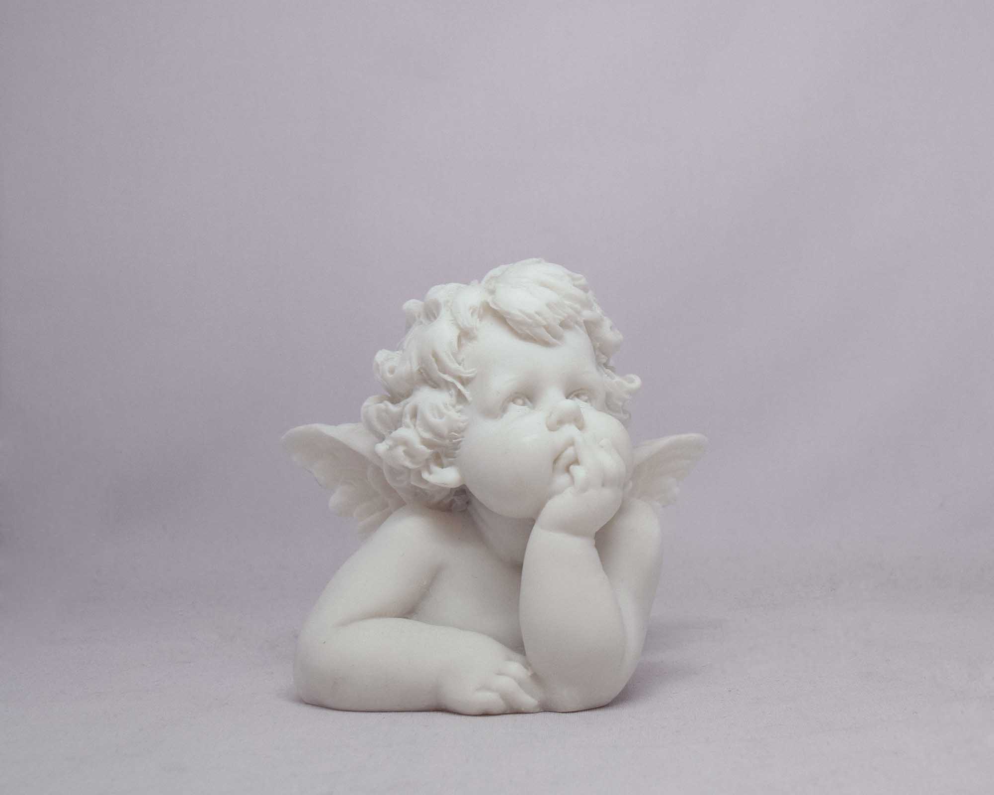 Little Angel thinking statue — image 3