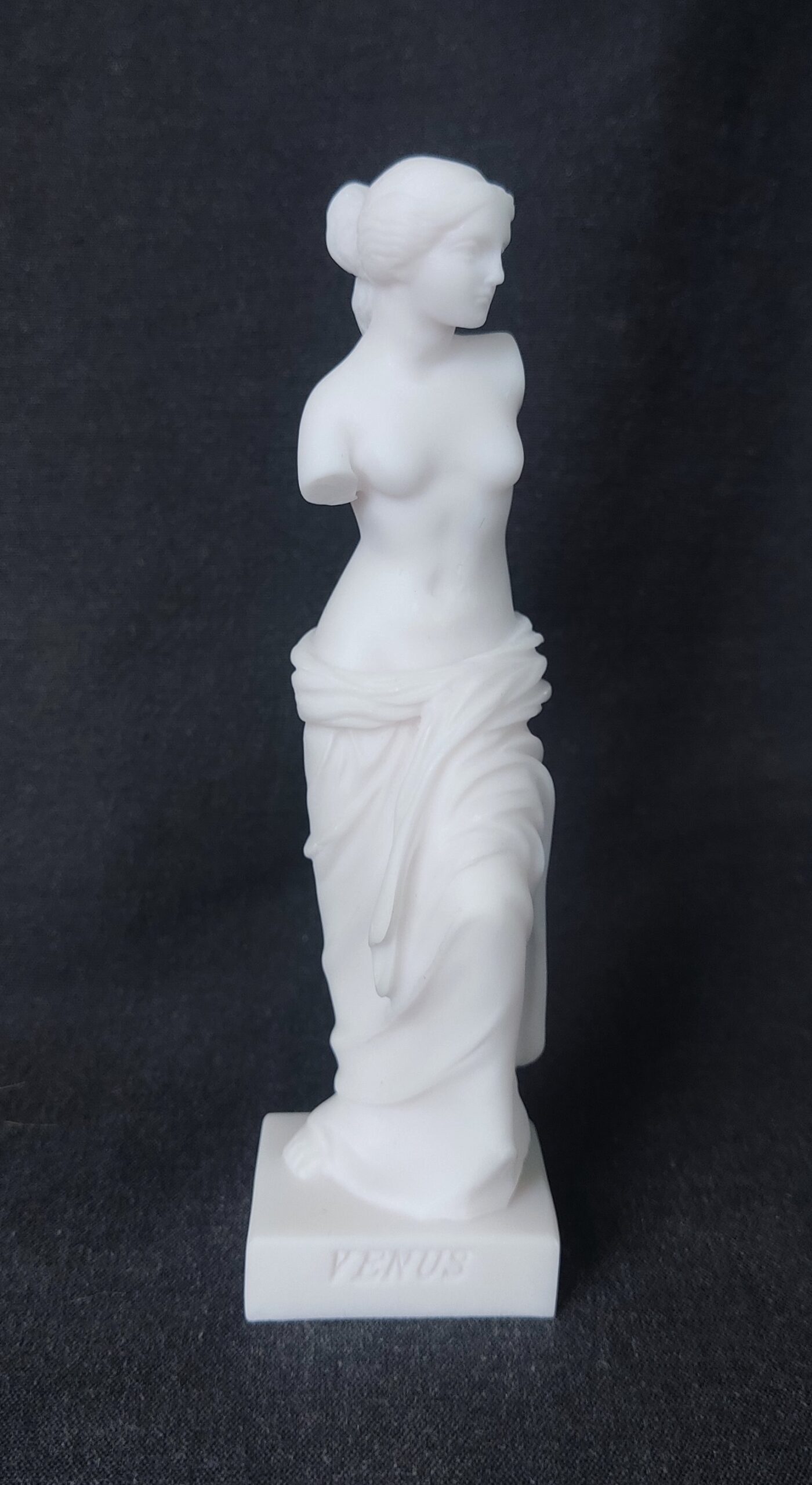 Venus of Milos statue replica — image 3