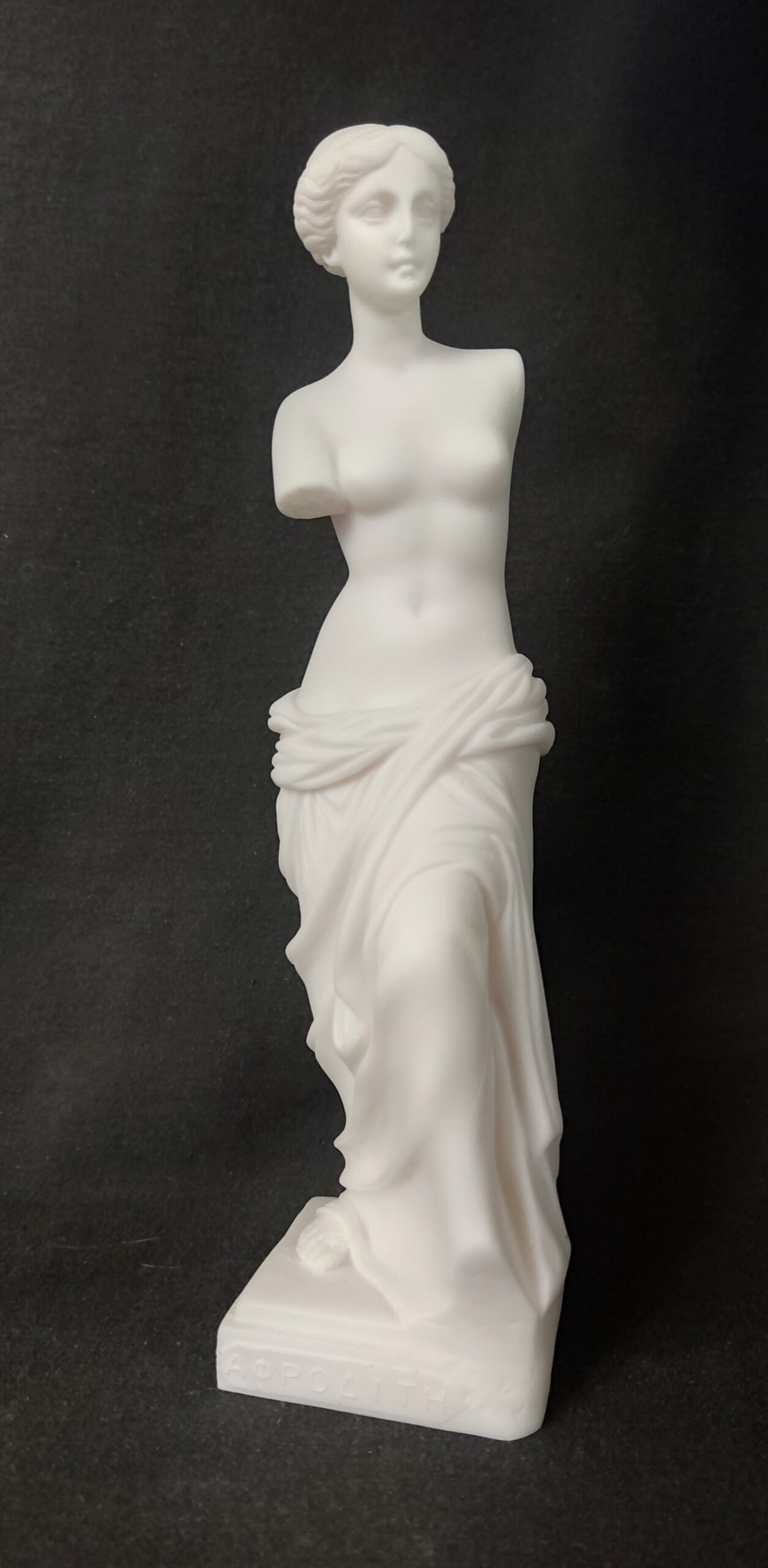Venus of Milos statue replica — image 4