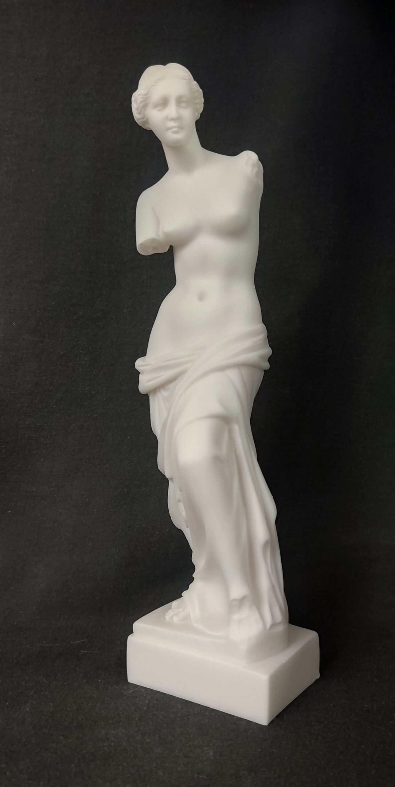 Venus of Milos statue replica — image 2