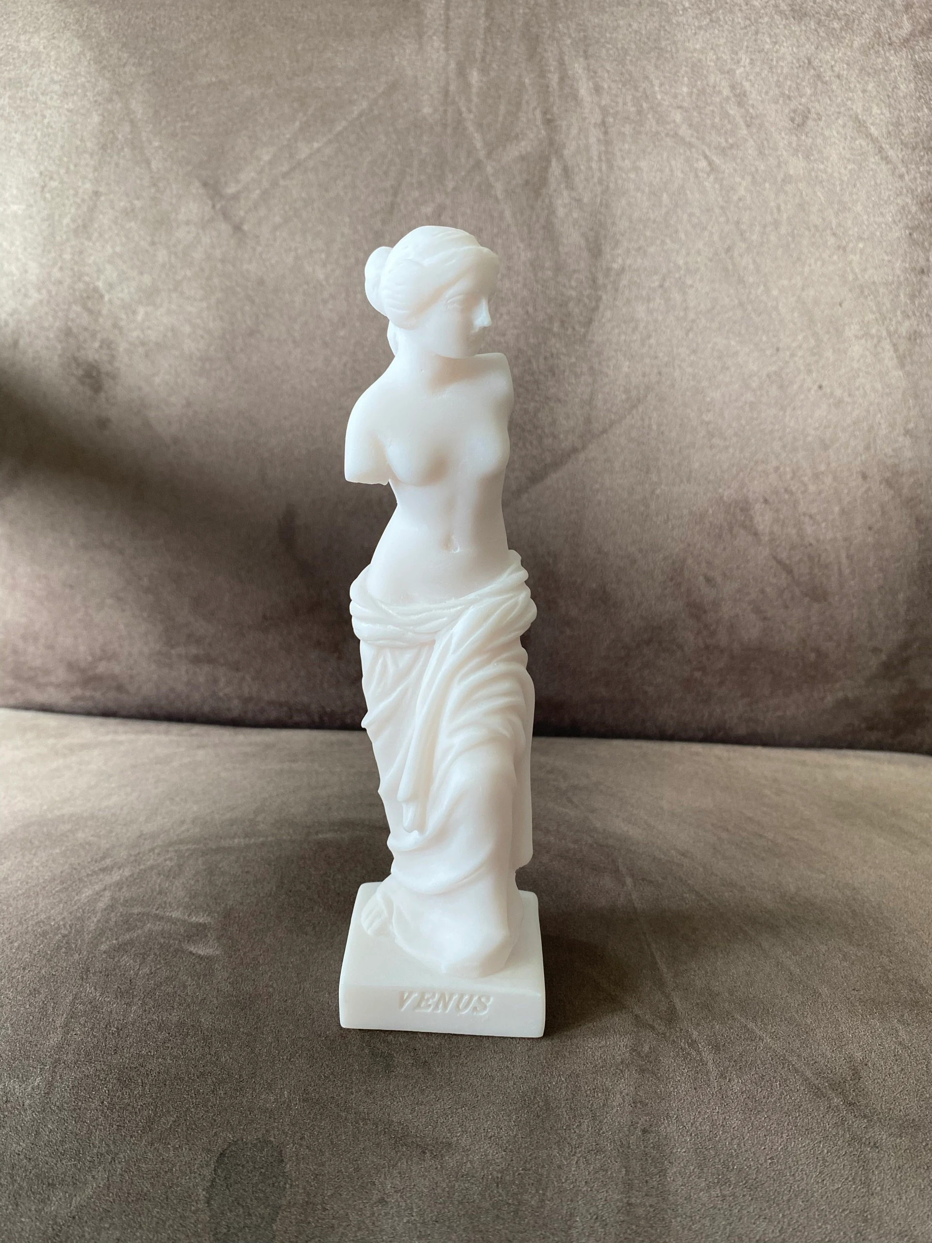 Venus of Milos statue replica — image 7