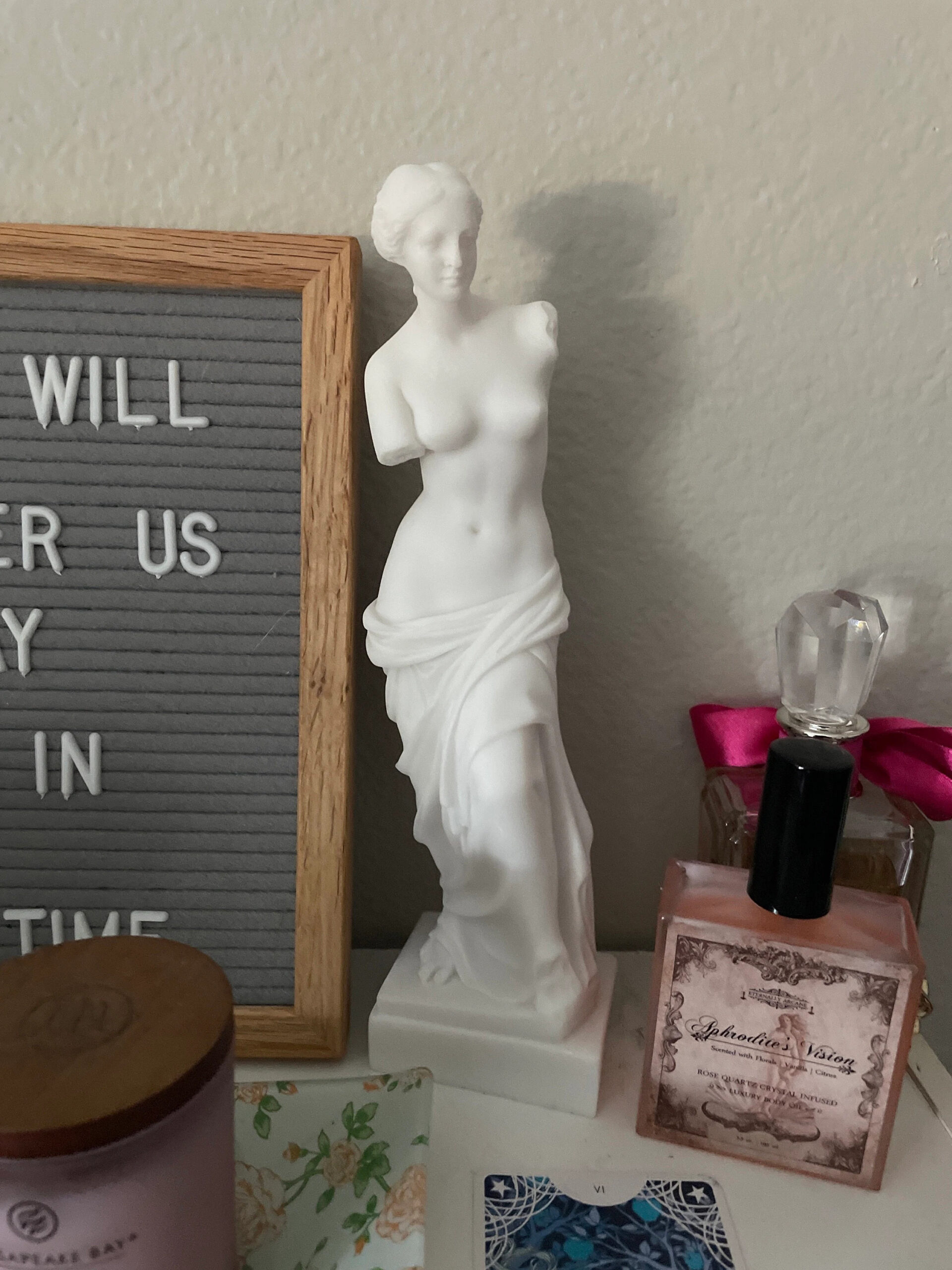 Venus of Milos statue replica — image 8