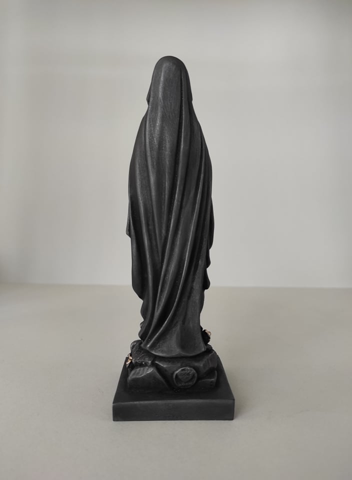 Virgin Mary praying statue — image 7