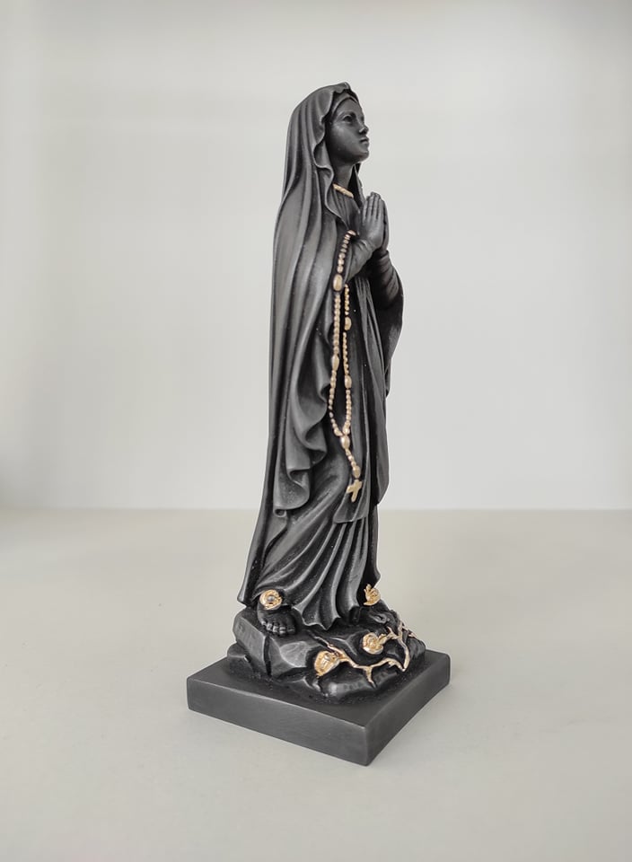 Virgin Mary praying statue — image 6