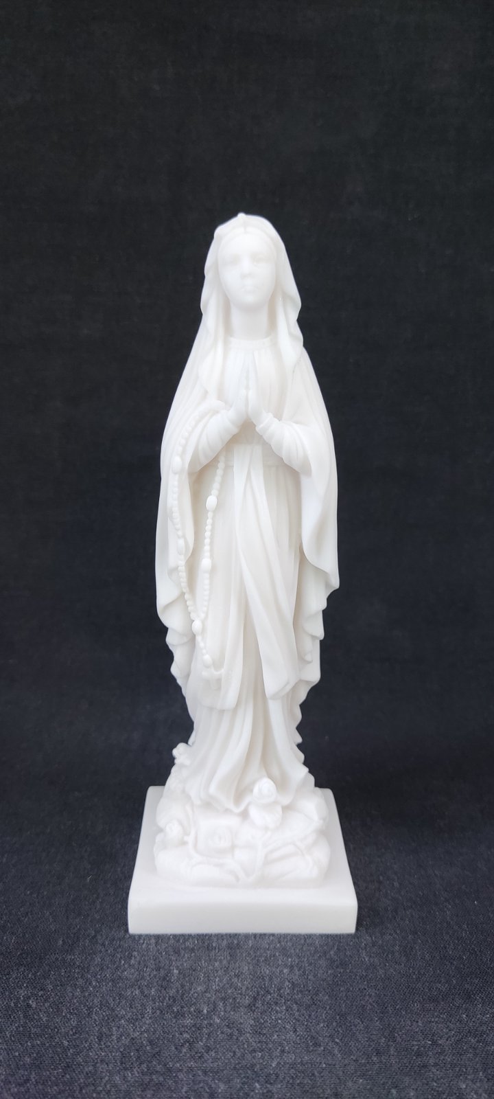 Virgin Mary praying statue — image 9